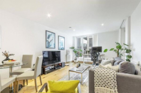 Beautiful Modern 2 Bedroom Apartment with Balcony